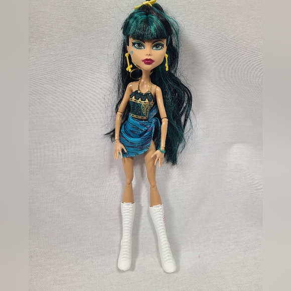 Monster High Cleo De Nile 13 Wishes Desert Fright Oasis Beach Play Doll - Picture 1 of 9